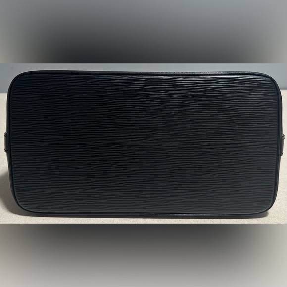 Louis Vuitton Alma PM Epi Textured Leather - Picture 5 of 15